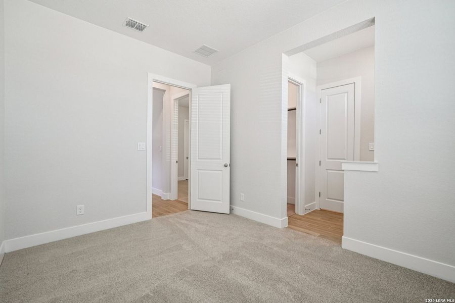 Spacious, unfurnished interior of a new home in Meyer Ranch, New Braunfels (Image 23).