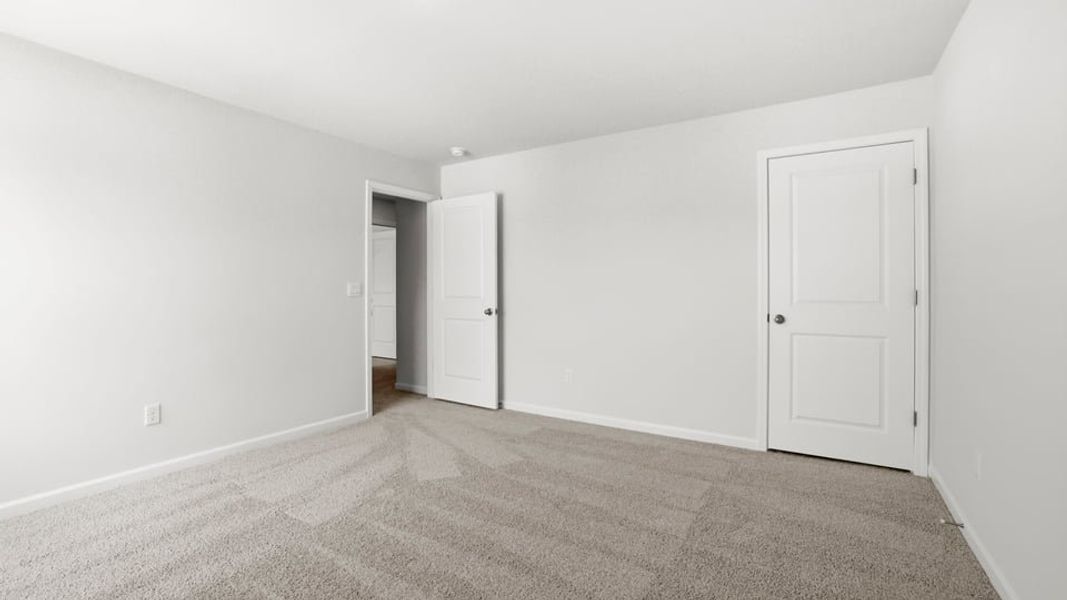 Spacious, unfurnished interior of a new home in Woodglen, Piedmont (Image 30).