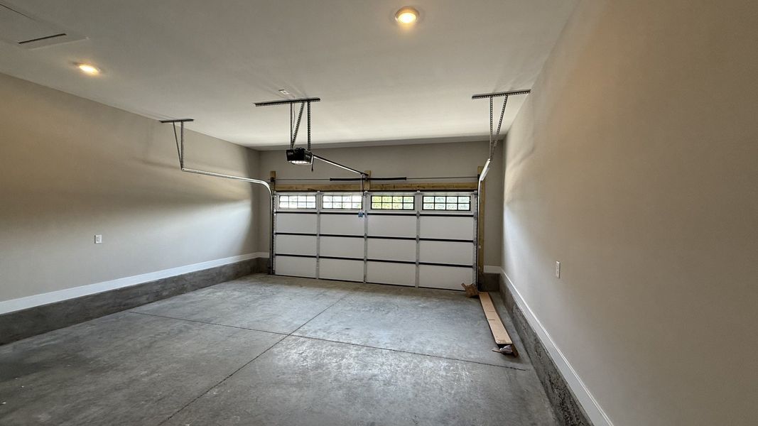 Spacious, unfurnished interior of a new home in Veterans Cove, Murfreesboro (Image 14).