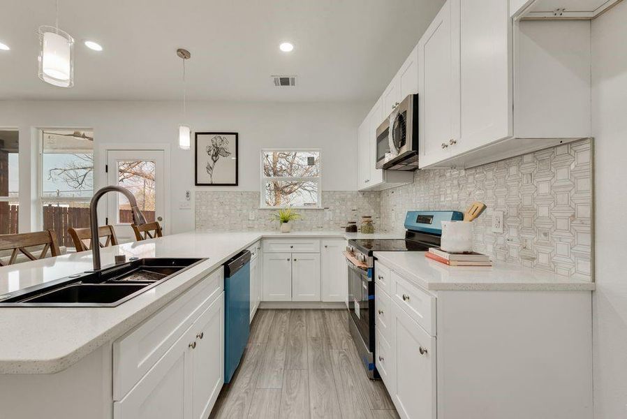 Furnished interior view inside a new home in , Fort Worth (Image 8).