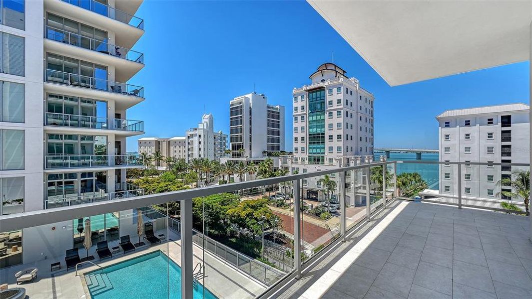 Condo located in Sarasota, FL showcasing its design and architecture (Image 1). Condo located in Sarasota, FL showcasing its design and architecture (Image 1).