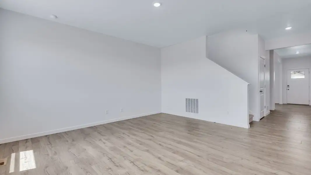 Spacious, unfurnished interior of a new home in Vista Meadows, Fort Lupton (Image 12).