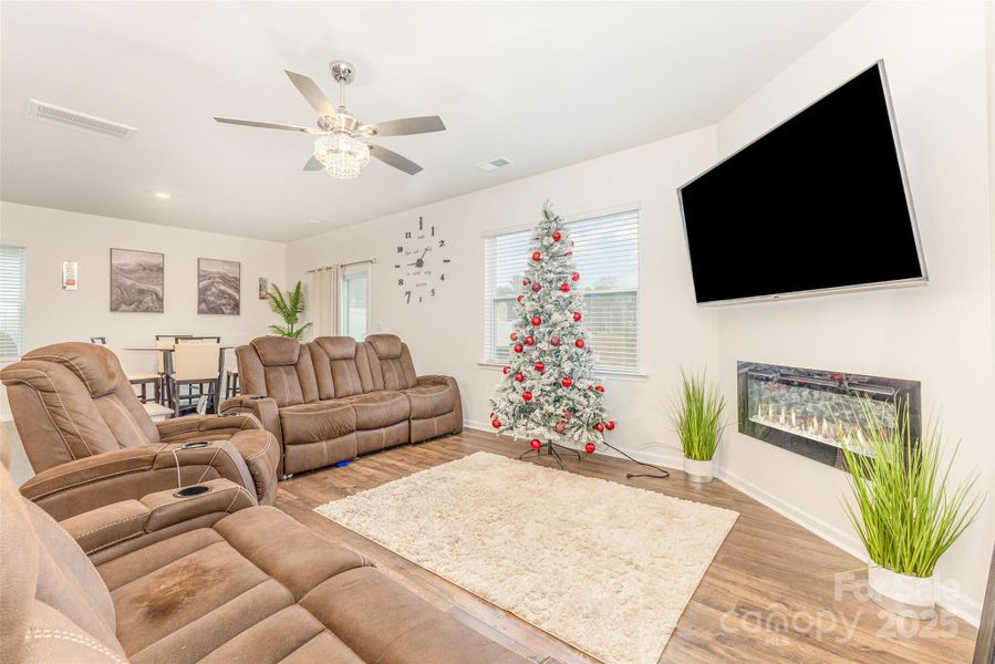 Furnished interior view inside a new home in Fergus Crossing, York (Image 11). Furnished interior view inside a new home in Fergus Crossing, York (Image 11).