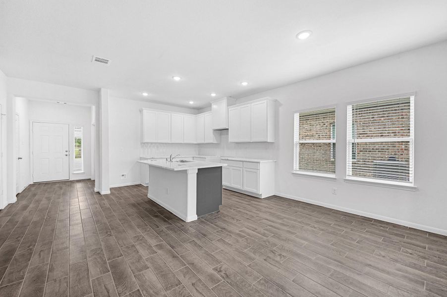 Spacious, unfurnished interior of a new home in Lago Mar, Texas City (Image 19). Spacious, unfurnished interior of a new home in Lago Mar, Texas City (Image 19).