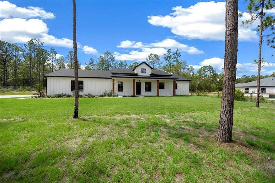 Exterior details and patio area of a home in , Ocala (Image 26).