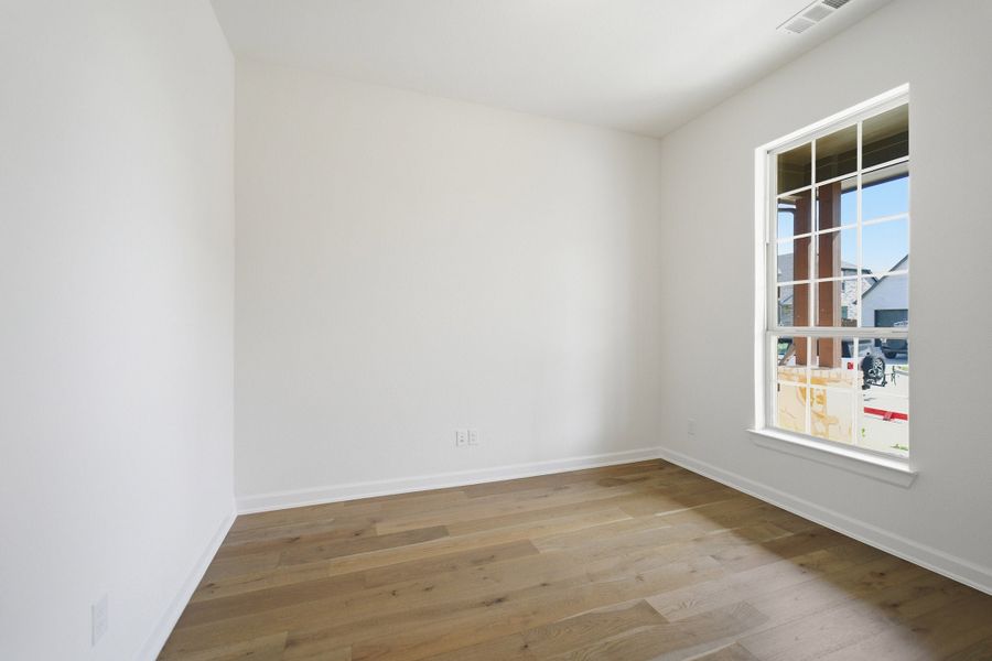 Spacious, unfurnished interior of a new home in Sonoma Verde, Heath (Image 18).