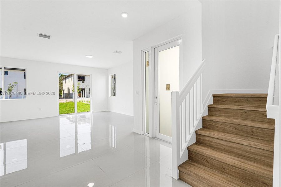 Spacious, unfurnished interior of a new home in , Miami (Image 70).