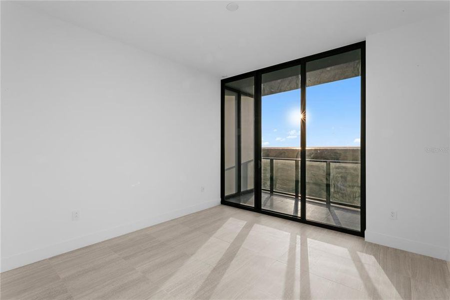 Spacious, unfurnished interior of a new home in , Tampa (Image 26).