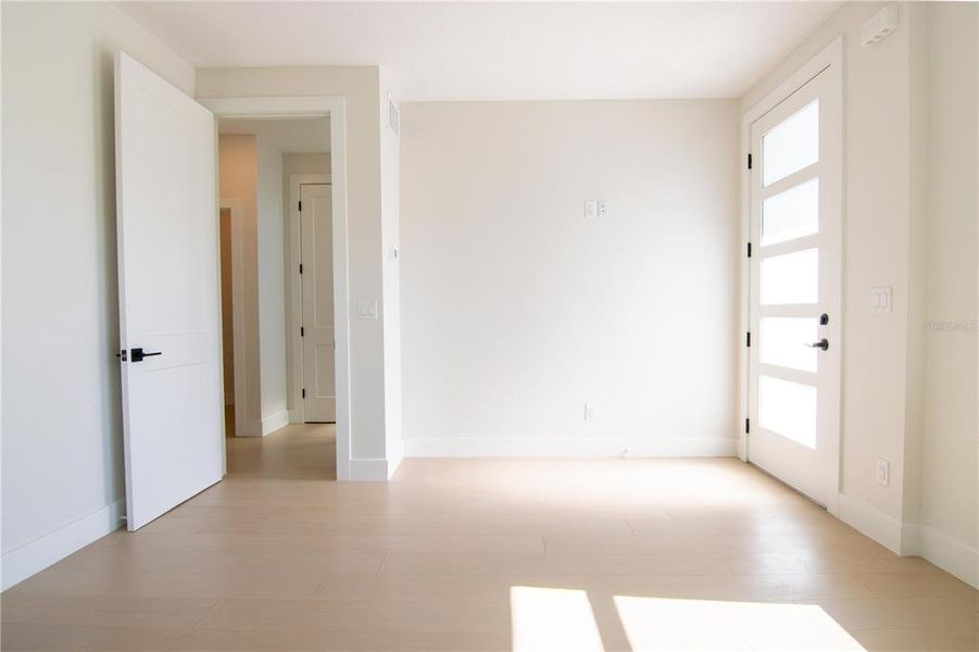 Spacious, unfurnished interior of a new home in , St. Petersburg (Image 25). Spacious, unfurnished interior of a new home in , St. Petersburg (Image 25).