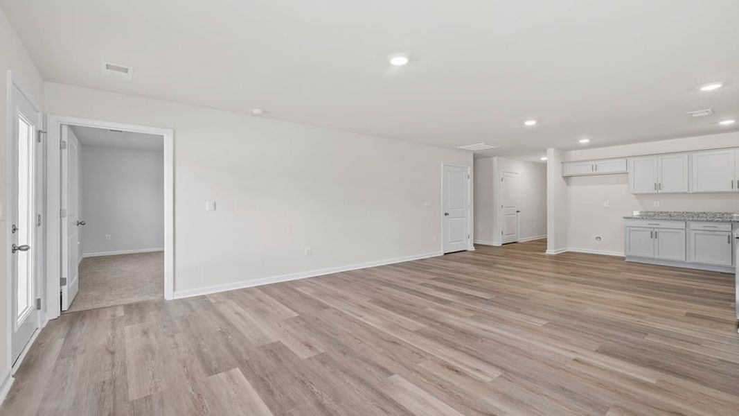 Spacious, unfurnished interior of a new home in Cloverdale Hills, Piedmont (Image 24).