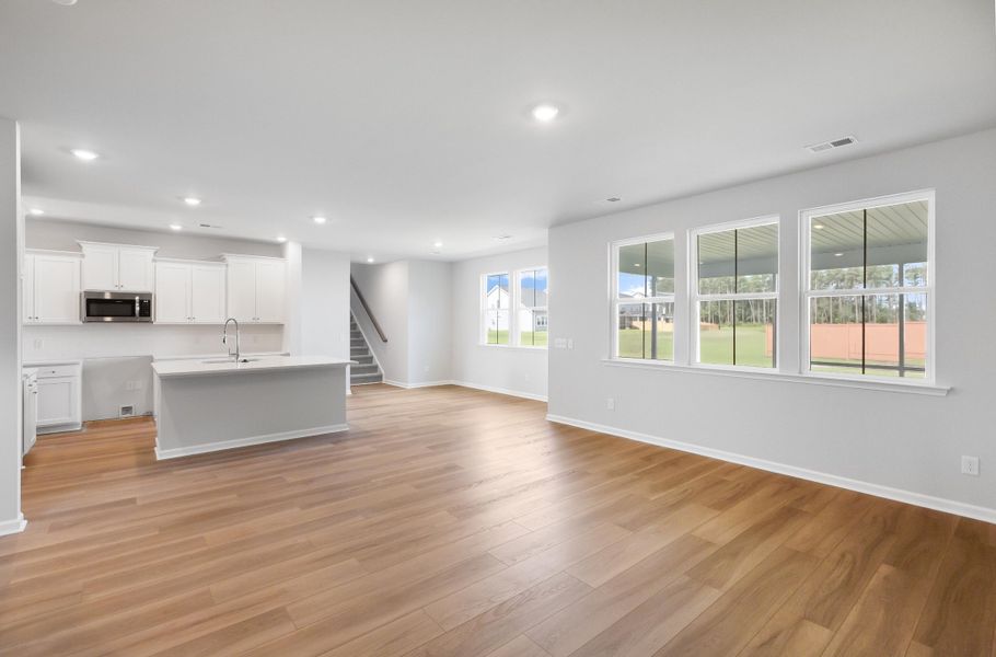 Spacious, unfurnished interior of a new home in , Summerville (Image 18).