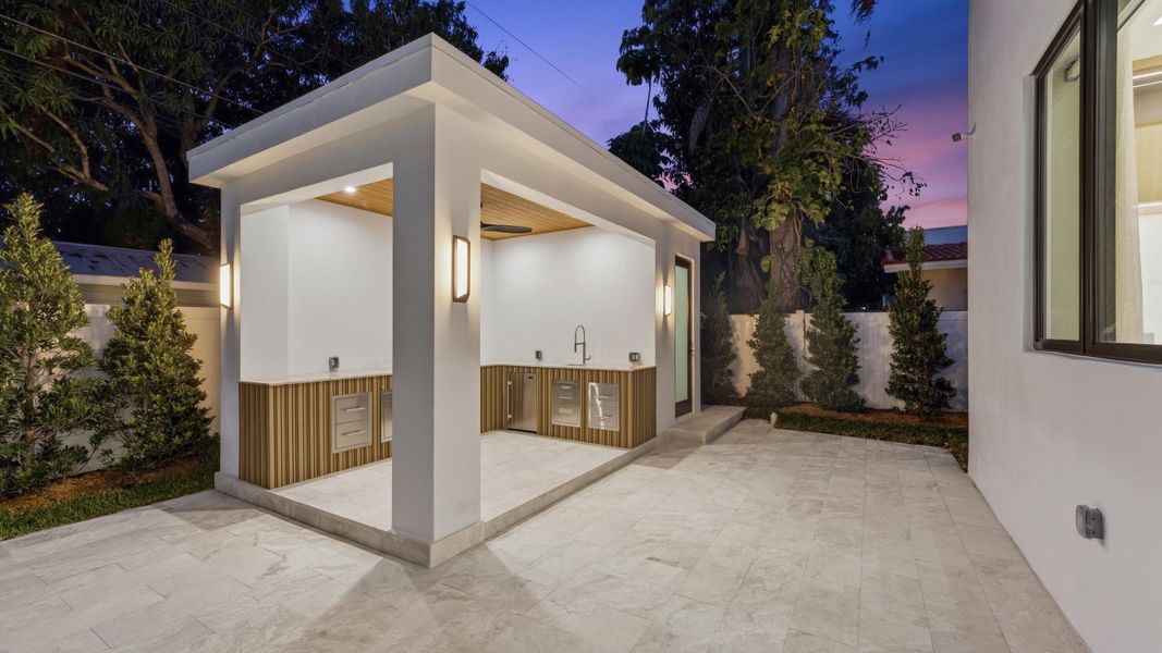 SUMMER KITCHEN / CABANA