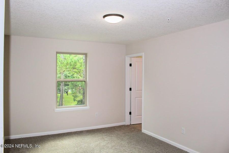 Spacious, unfurnished interior of a new home in , Middleburg (Image 12).