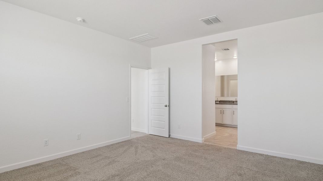 Spacious, unfurnished interior of a new home in Carlton Commons, Casa Grande (Image 19).