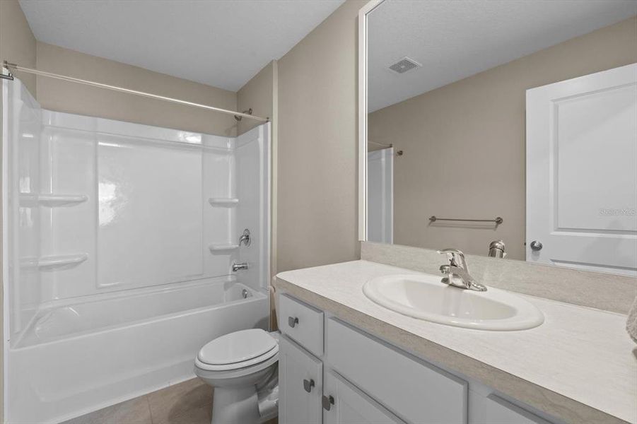 Furnished interior view inside a new home in Silverstone North, Palmetto (Image 8).