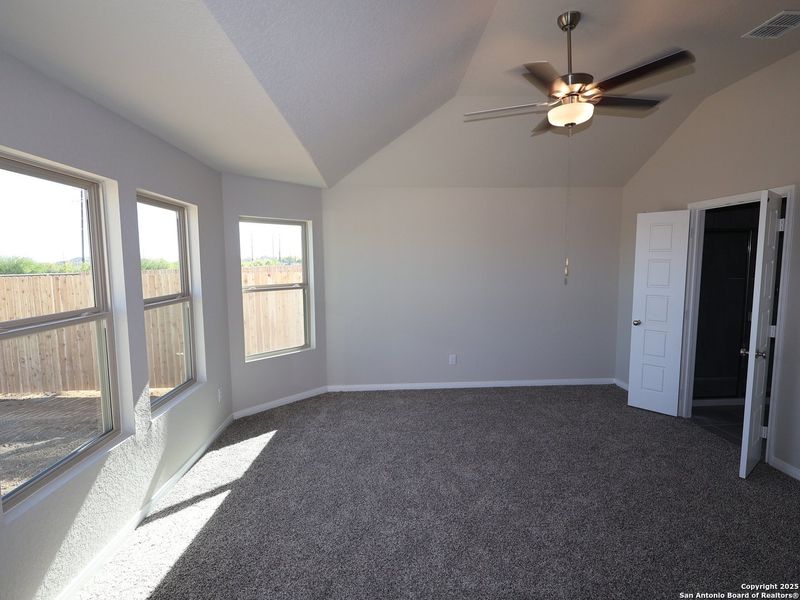 Spacious, unfurnished interior of a new home in Agave, San Antonio (Image 15).