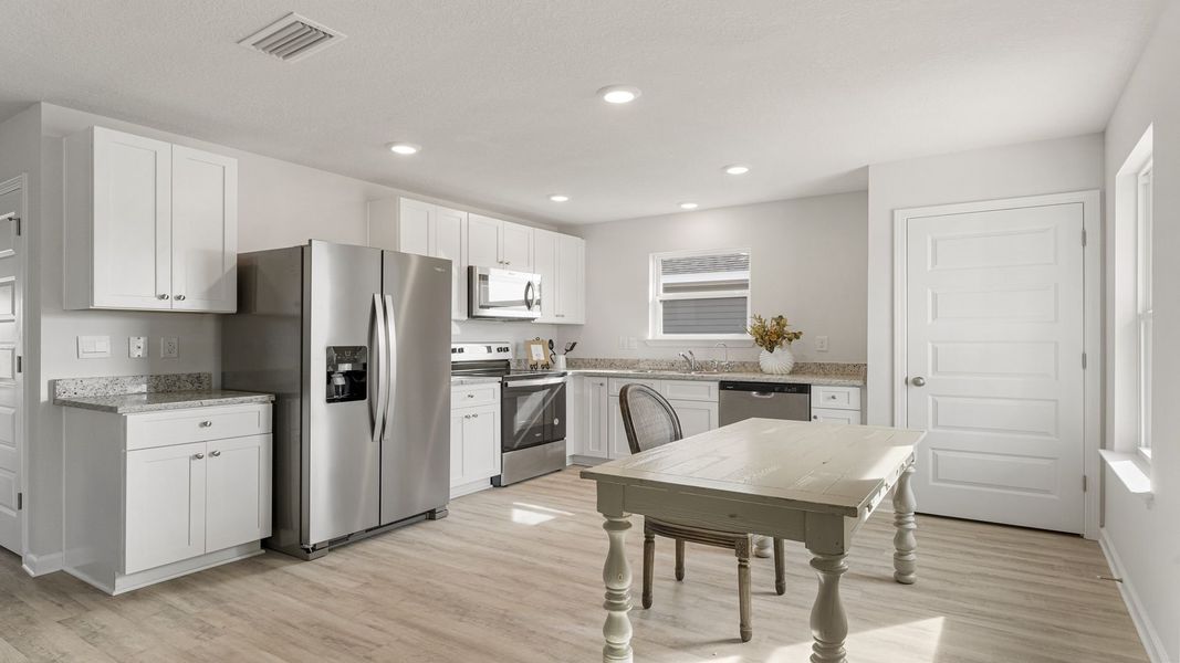 Representative furnished interior of a home built from the Callaway by D.R. Horton in Sunny Hills, Chipley (Image 10).