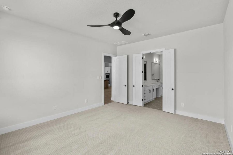 Spacious, unfurnished interior of a new home in Esperanza - 70', Boerne (Image 35).