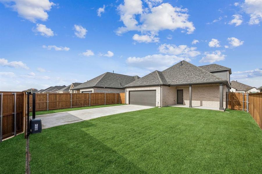 Exterior details and patio area of a home in Dove Hollow, Waxahachie (Image 4). Exterior details and patio area of a home in Dove Hollow, Waxahachie (Image 4).