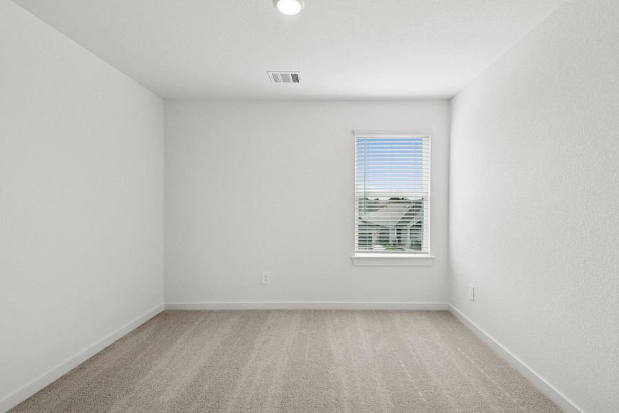 Spacious, unfurnished interior of a new home in Lone Star Landing, Montgomery (Image 37).