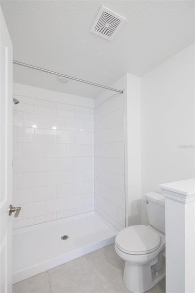 Spacious, unfurnished interior of a new home in , Land O' Lakes (Image 6).