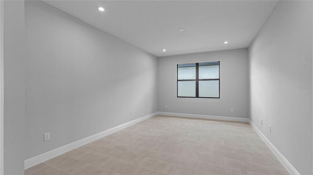 Spacious, unfurnished interior of a new home in Woodland Preserve, Parrish (Image 23).