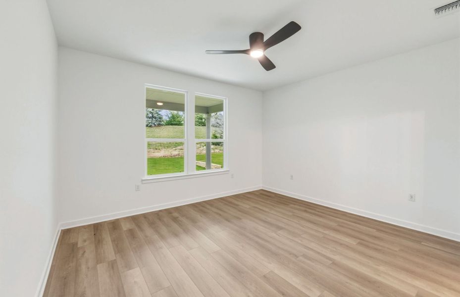 Spacious, unfurnished interior of a new home in Sun City Texas, Georgetown (Image 13).