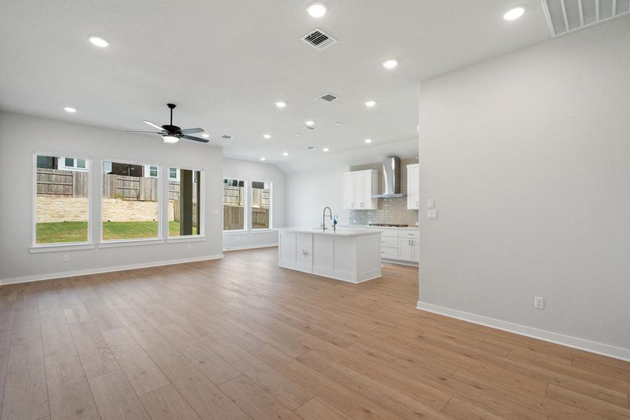 Spacious, unfurnished interior of a new home in Lariat, Liberty Hill (Image 18).