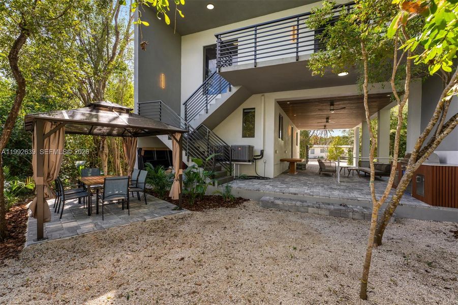 Exterior details and patio area of a home in , Key Largo (Image 31).