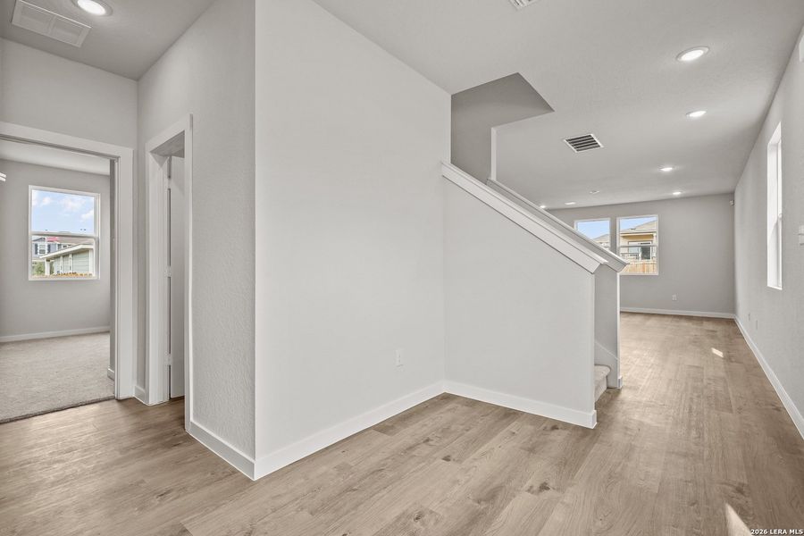Spacious, unfurnished interior of a new home in Park Place, New Braunfels (Image 29).