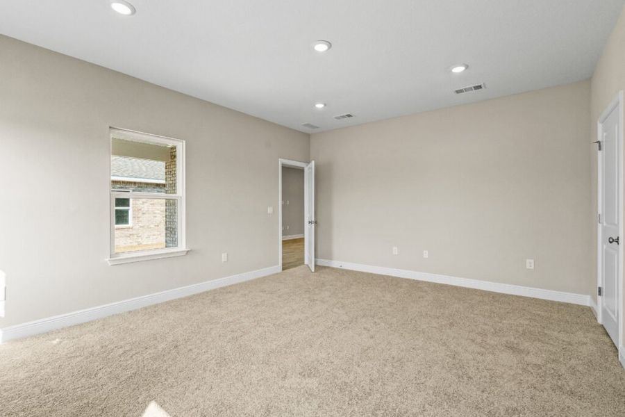 Spacious, unfurnished interior of a new home in Natureview, Freeport (Image 34).