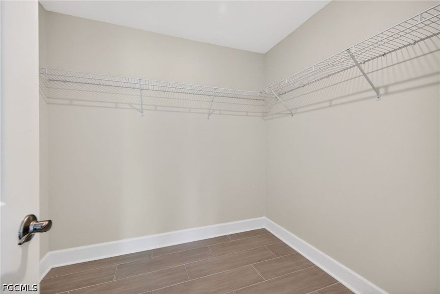 Spacious, unfurnished interior of a new home in Cape Coral, Cape Coral (Image 35).