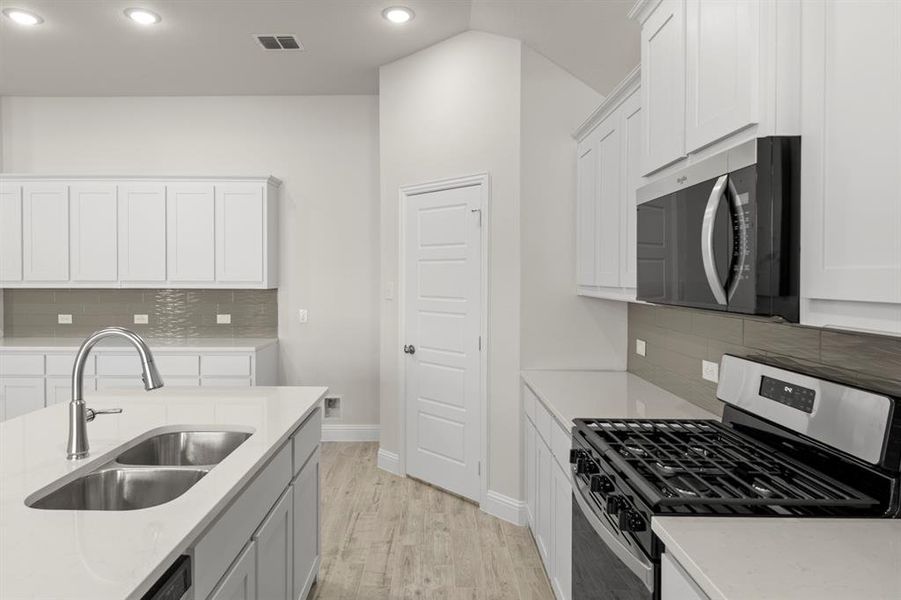 14. 139 Whistling Duck - Kitchen (4)