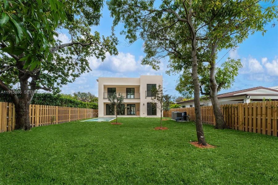 Exterior details and patio area of a home in , Miami (Image 23).