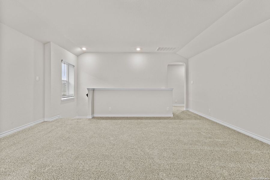 Spacious, unfurnished interior of a new home in Redbird Ranch, San Antonio (Image 23).