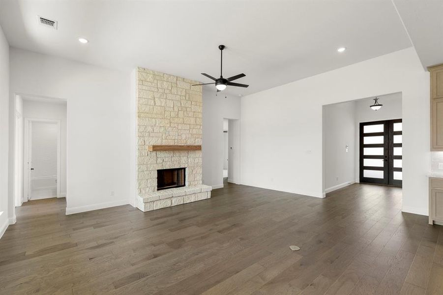 13. 335 Waterview - Family (2)