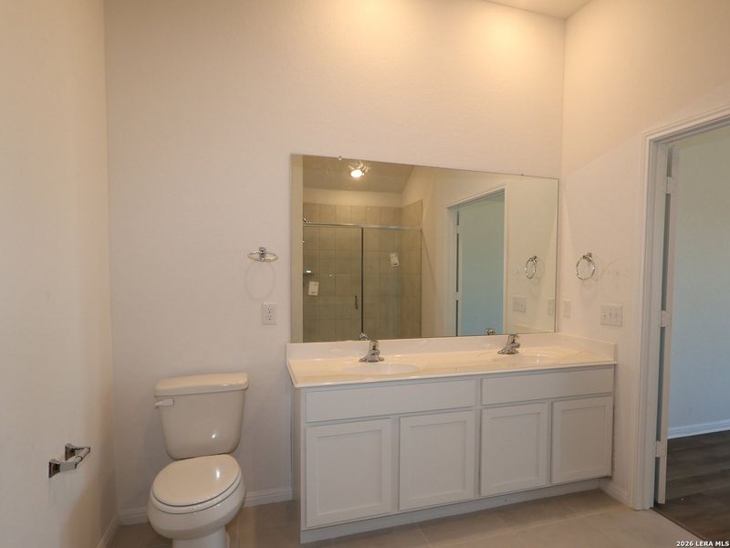 Furnished interior view inside a new home in Cinco Lakes, San Antonio (Image 10).