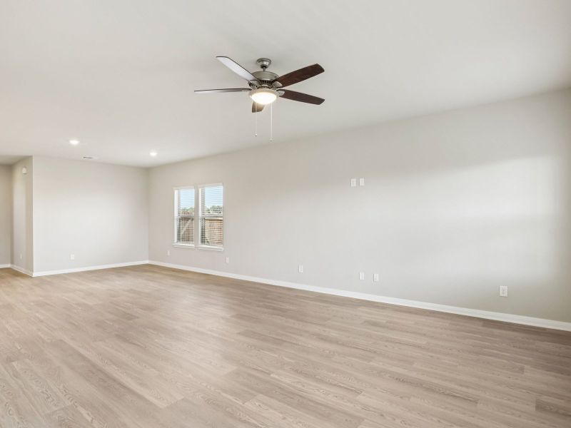 Spacious, unfurnished interior of a new home in Arcadia Ridge - Premier Series, San Antonio (Image 16).