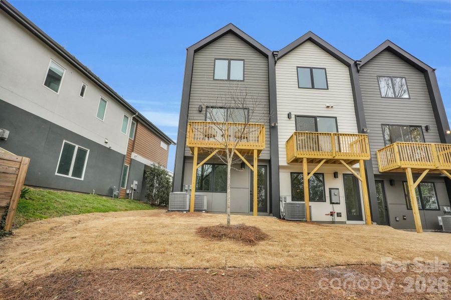 Exterior details and patio area of a home in , Charlotte (Image 4).