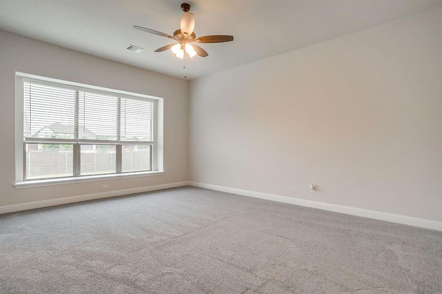 Spacious, unfurnished interior of a new home in Oak Hills, Burleson (Image 19).