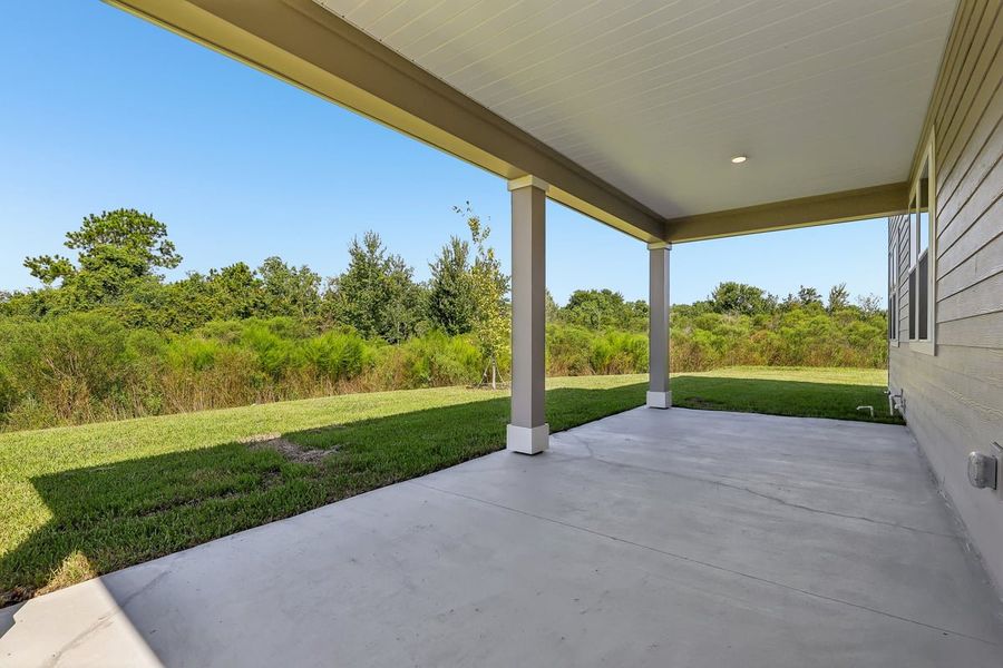 Exterior details and patio area of a home in Hawkes Meadow, Jacksonville (Image 17).