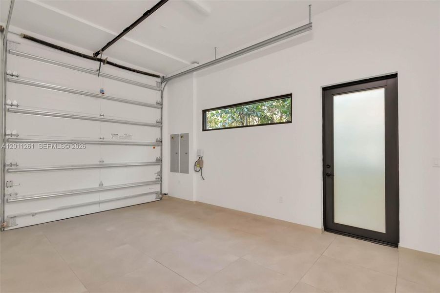 Spacious, unfurnished interior of a new home in , Miami (Image 46).