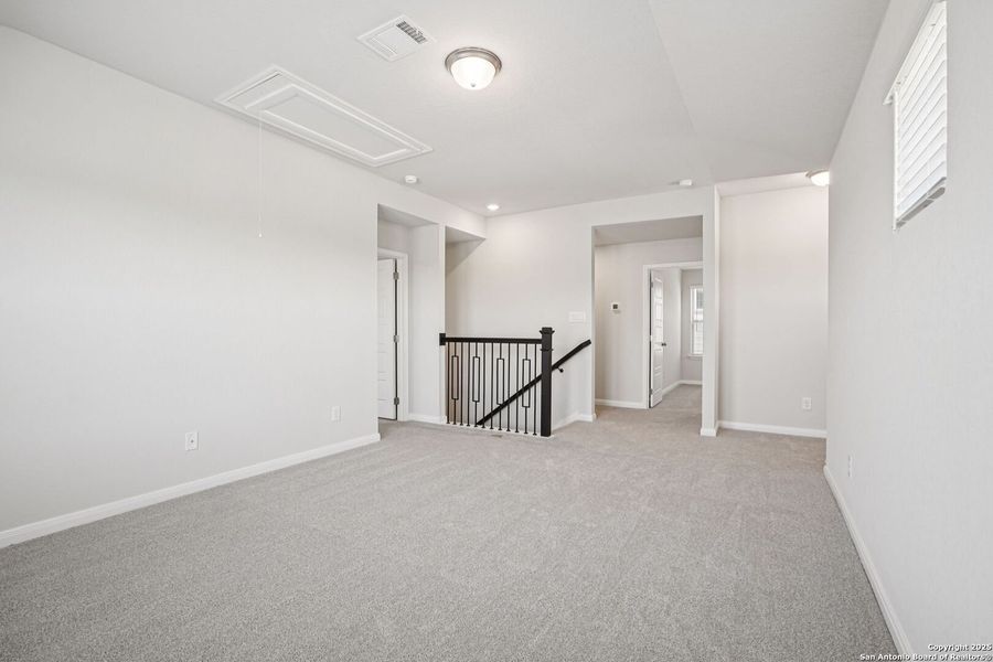 Spacious, unfurnished interior of a new home in Comanche Ridge, San Antonio (Image 32). Spacious, unfurnished interior of a new home in Comanche Ridge, San Antonio (Image 32).