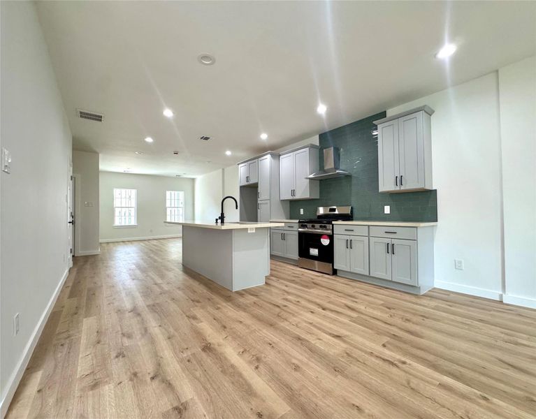 Open concept kitchen, living and dining room. Quartz countertops and stainless steel appliances. Open concept kitchen, living and dining room. Quartz countertops and stainless steel appliances.