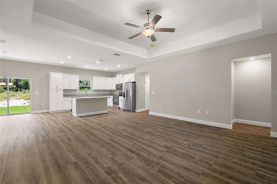 Spacious, unfurnished interior of a new home in , Dunnellon (Image 10).