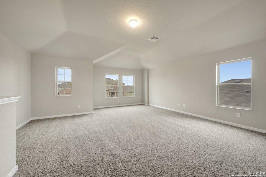 Spacious, unfurnished interior of a new home in Paloma Park, Converse (Image 15).