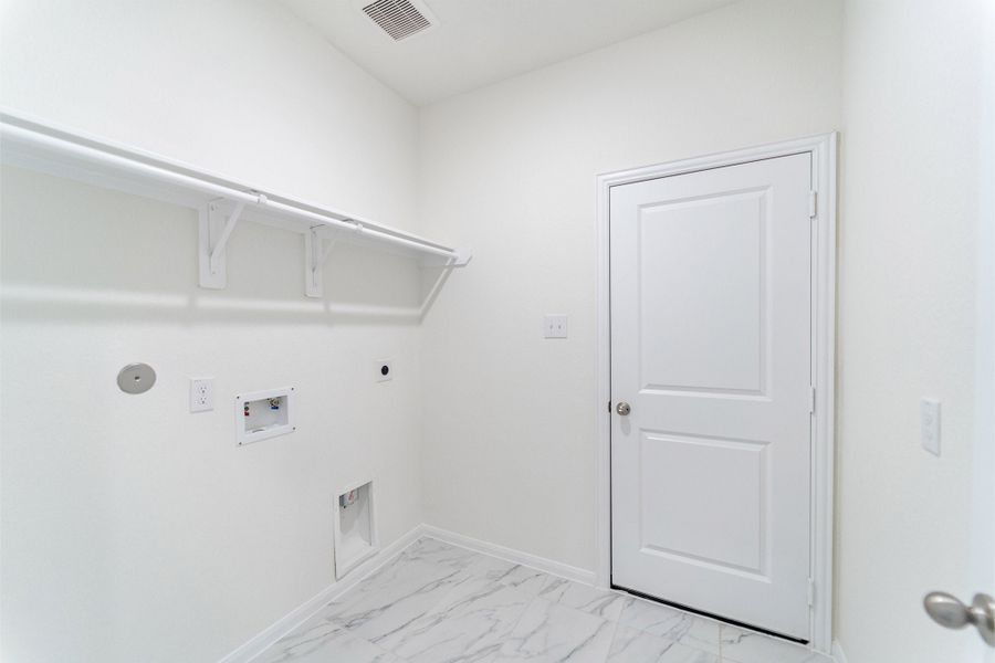 Spacious, unfurnished interior of a new home in Cielo, Conroe (Image 21).