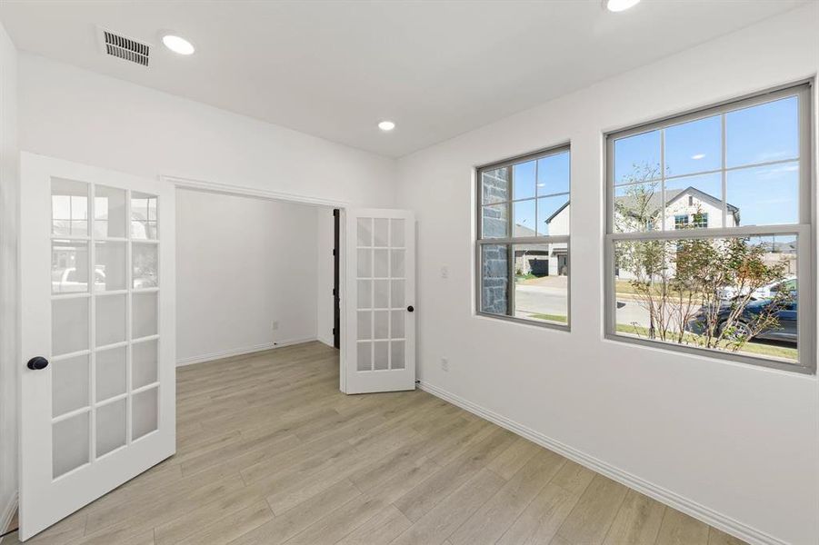 Spacious, unfurnished interior of a new home in Meadow Park, Melissa (Image 20).