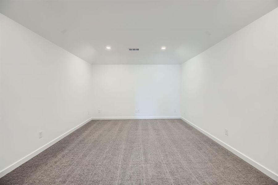 Carpeted spare room with recessed lighting and baseboards