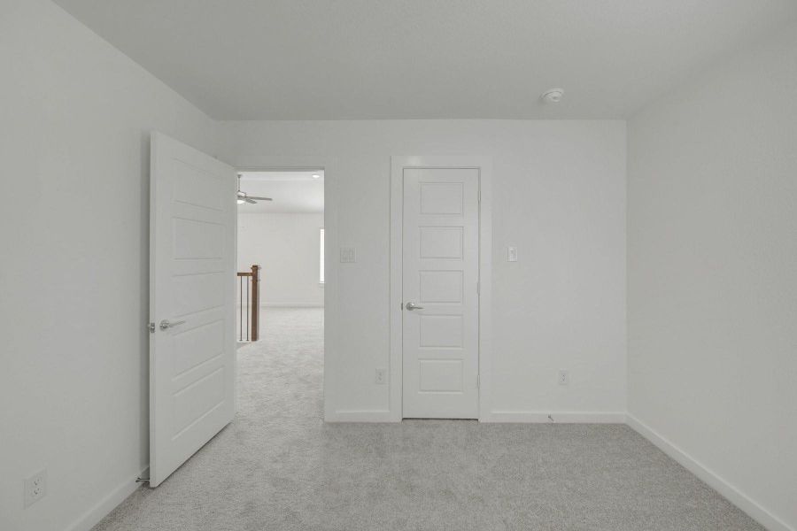 Spacious, unfurnished interior of a new home in Summerview, Fulshear (Image 32).